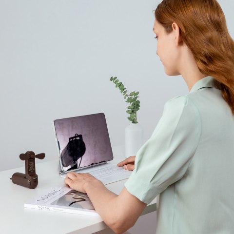 Mini wentylator wiatrak przenośny z funkcją powerbanka latarką USB-A USB-C 2000mAh - brązowy