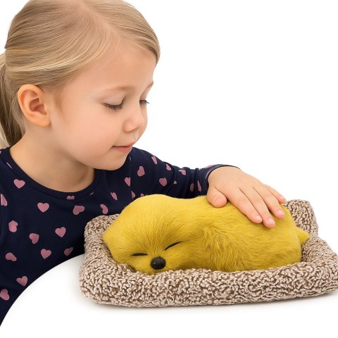 Śpiący Pies Labrador Szczeniak Na Poduszce Figurka z Futerkiem Torba LEAN Toys