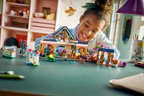 LEGO Friends 42688 - Stajnia i szkółka jeździecka