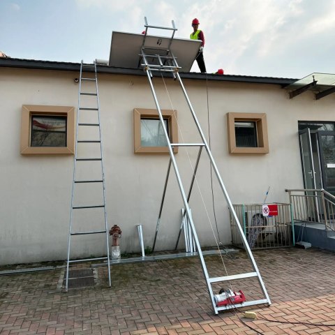 Winda wciągarka dekarska budowlana z pilotem 10 m do 300 kg 1500 W MSW